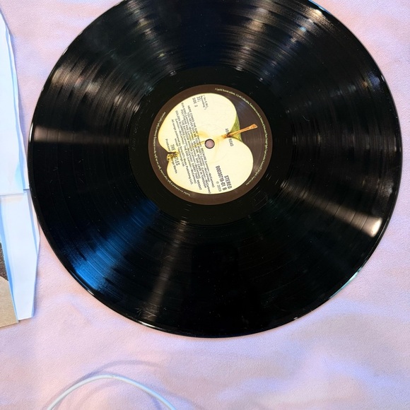 The Beatles Abbey Road Vinyl Record - Iconic Black and White Cover - Picture 4 of 4